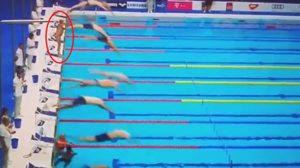 Španělský plavec držel minutu ticha navzdory neochotě pořadatelů